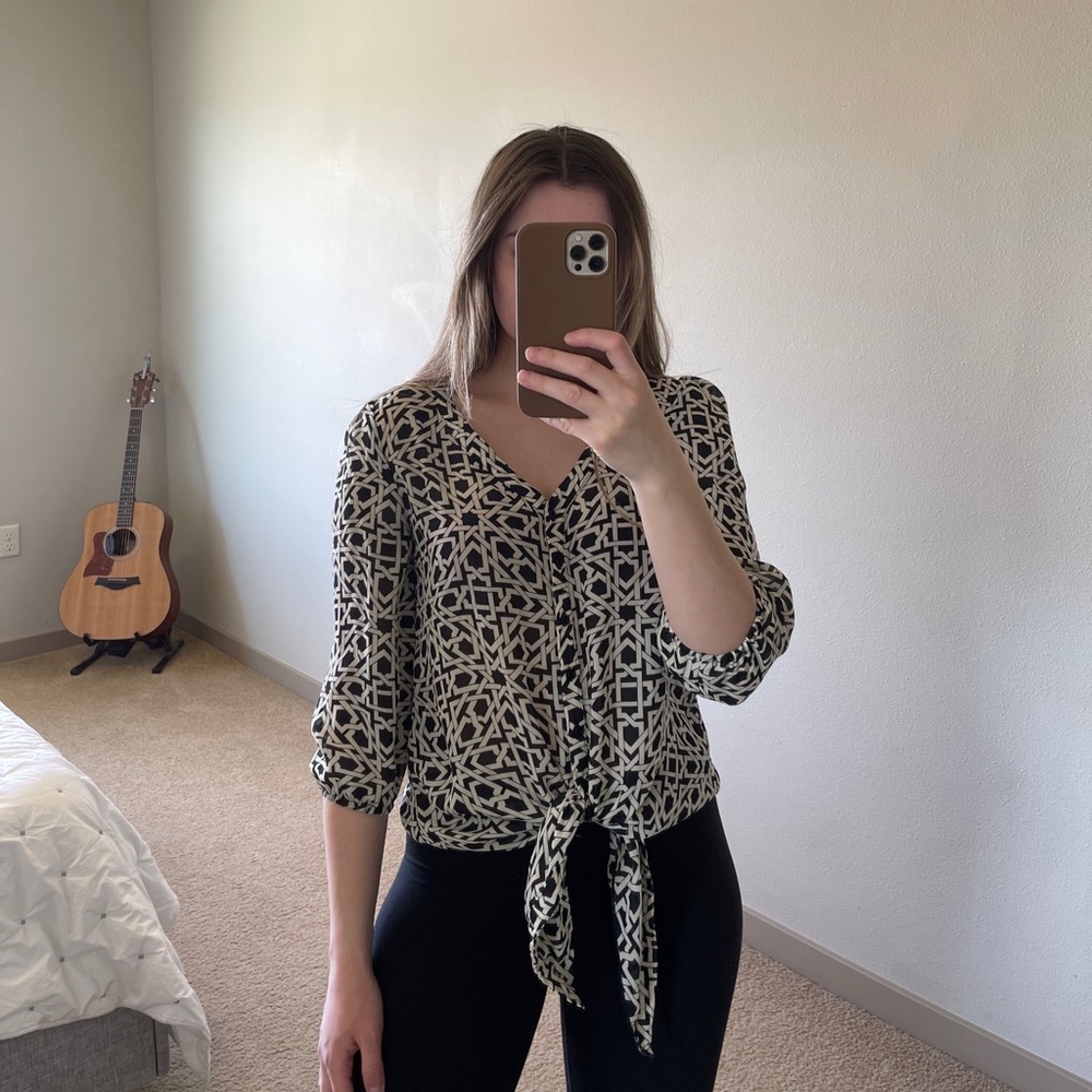 LOVE NOTES Black and White Print Top